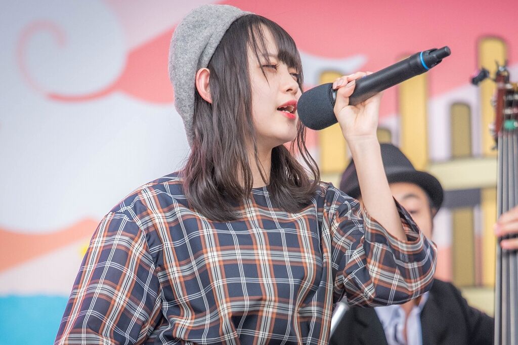 横山結衣フォトグラフィー 私服のよこちゃん ステージで熱唱 後半はファッション解説 Akb48チーム8ガゾー 撮影大作戦