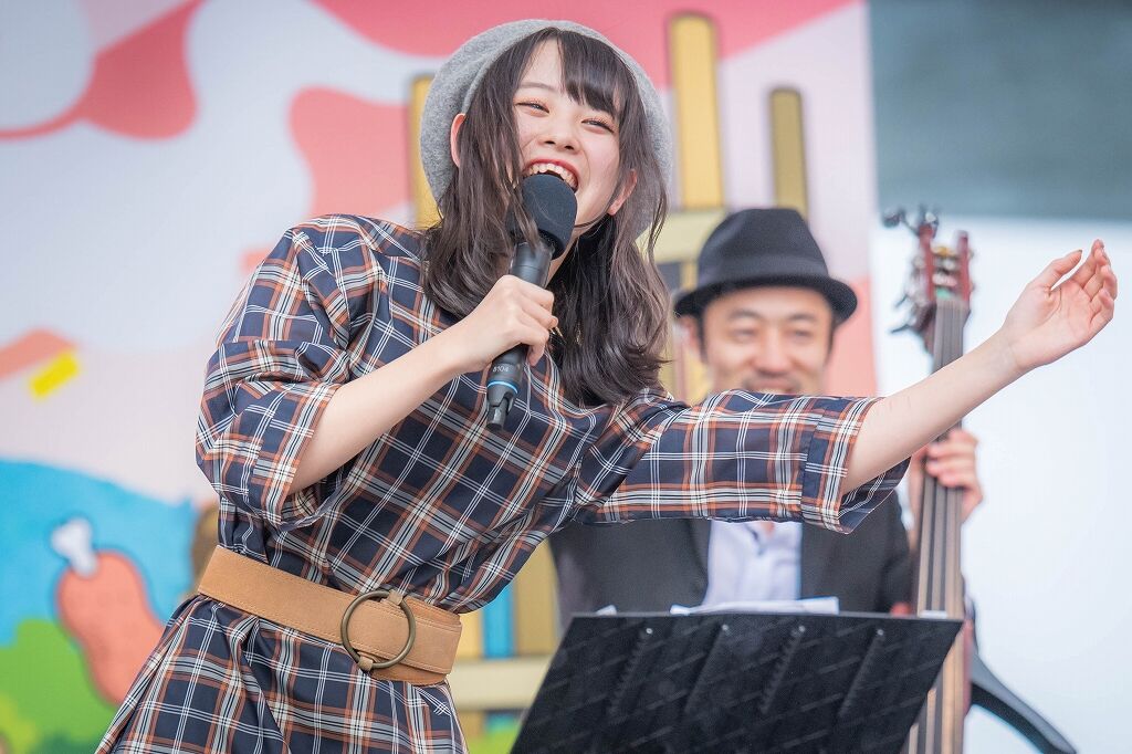 横山結衣フォトグラフィー 私服のよこちゃん ステージで熱唱 後半はファッション解説 Akb48チーム8ガゾー 撮影大作戦