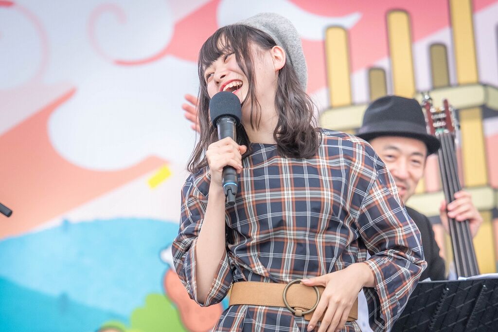 横山結衣フォトグラフィー 私服のよこちゃん ステージで熱唱 後半はファッション解説 Akb48チーム8ガゾー 撮影大作戦