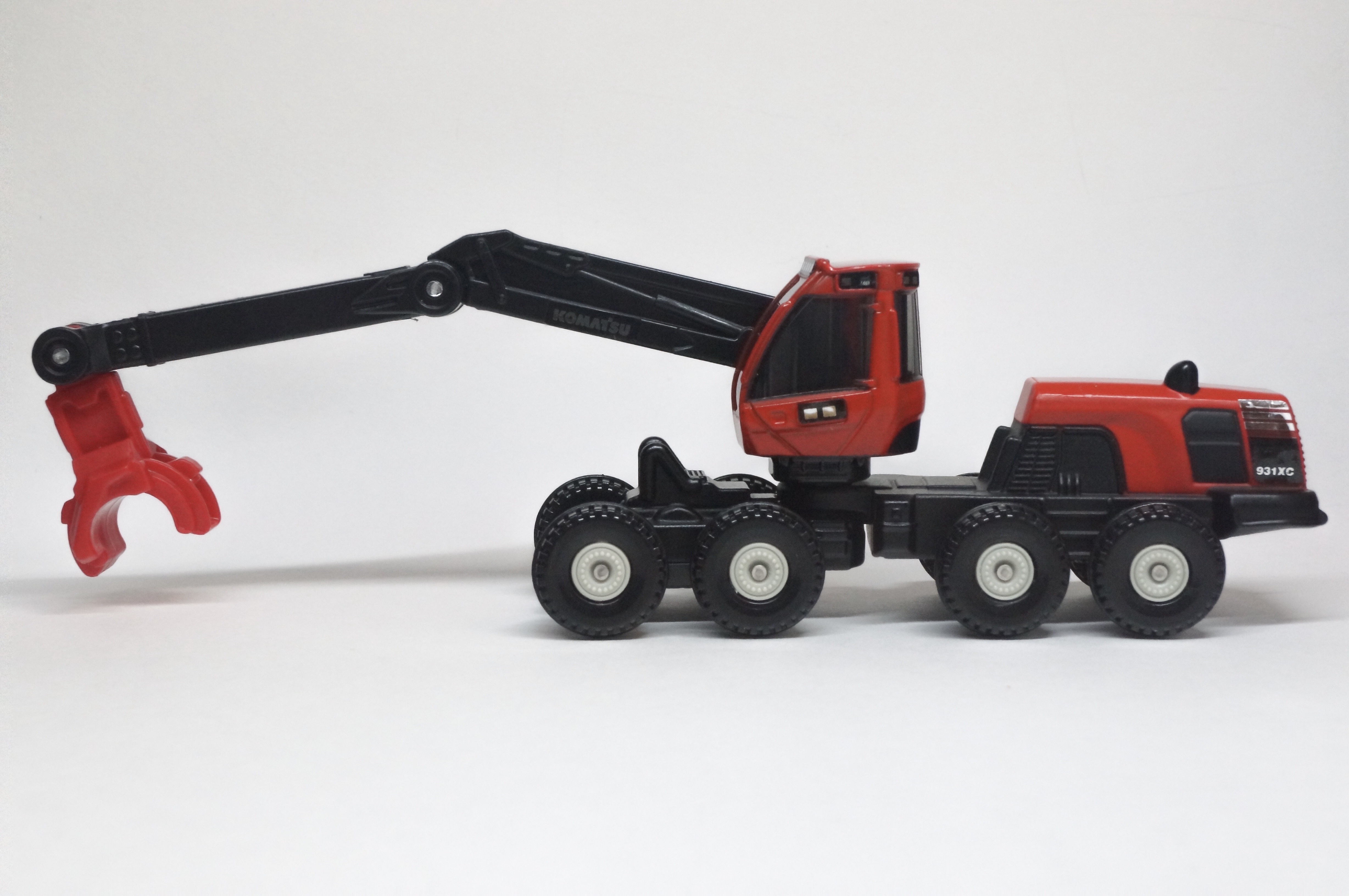 No.136 コマツ ハーベスタ 931XC : トミカ探求日記