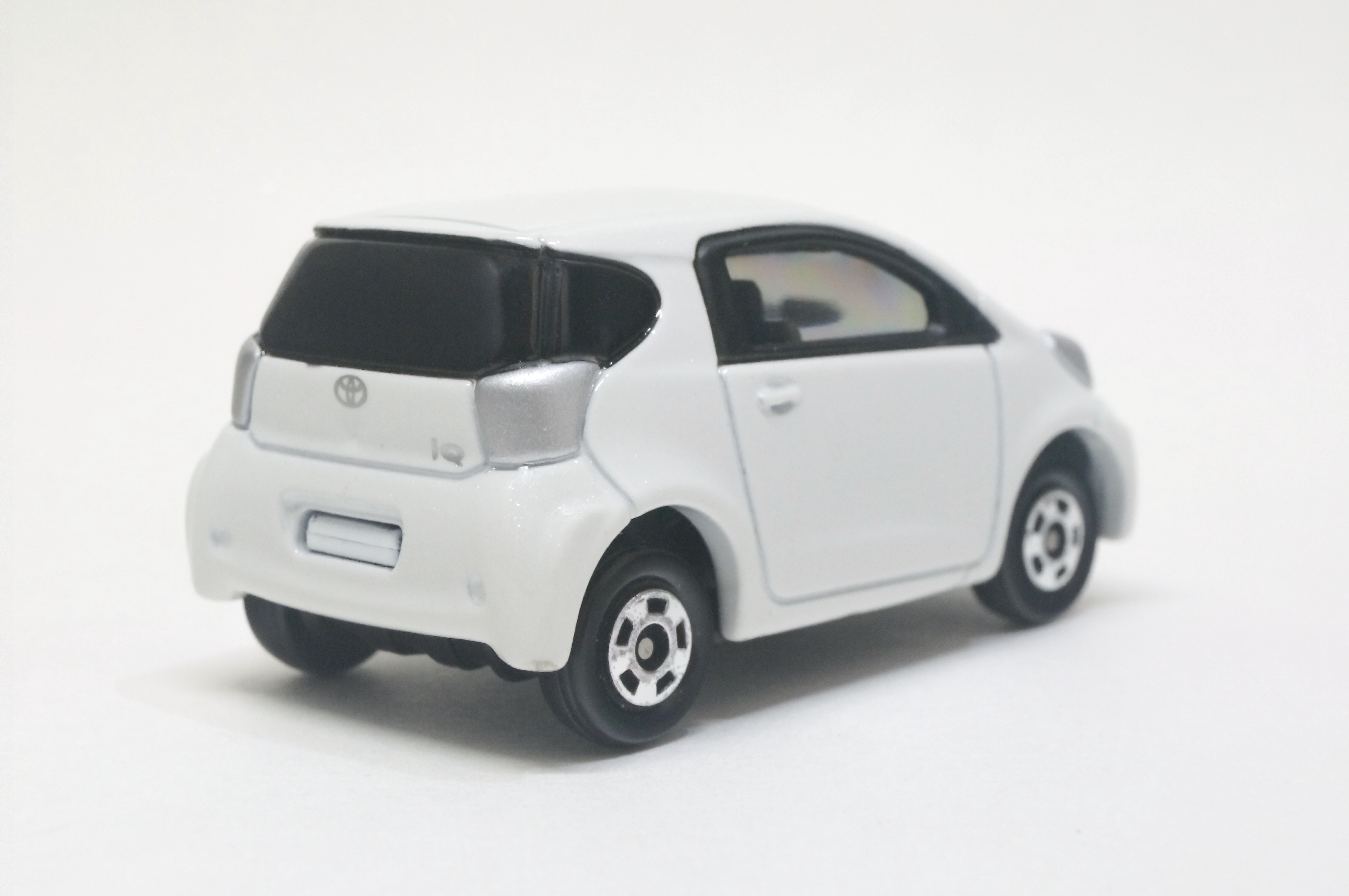 トミカ探求日記 : 【徹底比較】トヨタ IQ トミカvsトミカリミテッド
