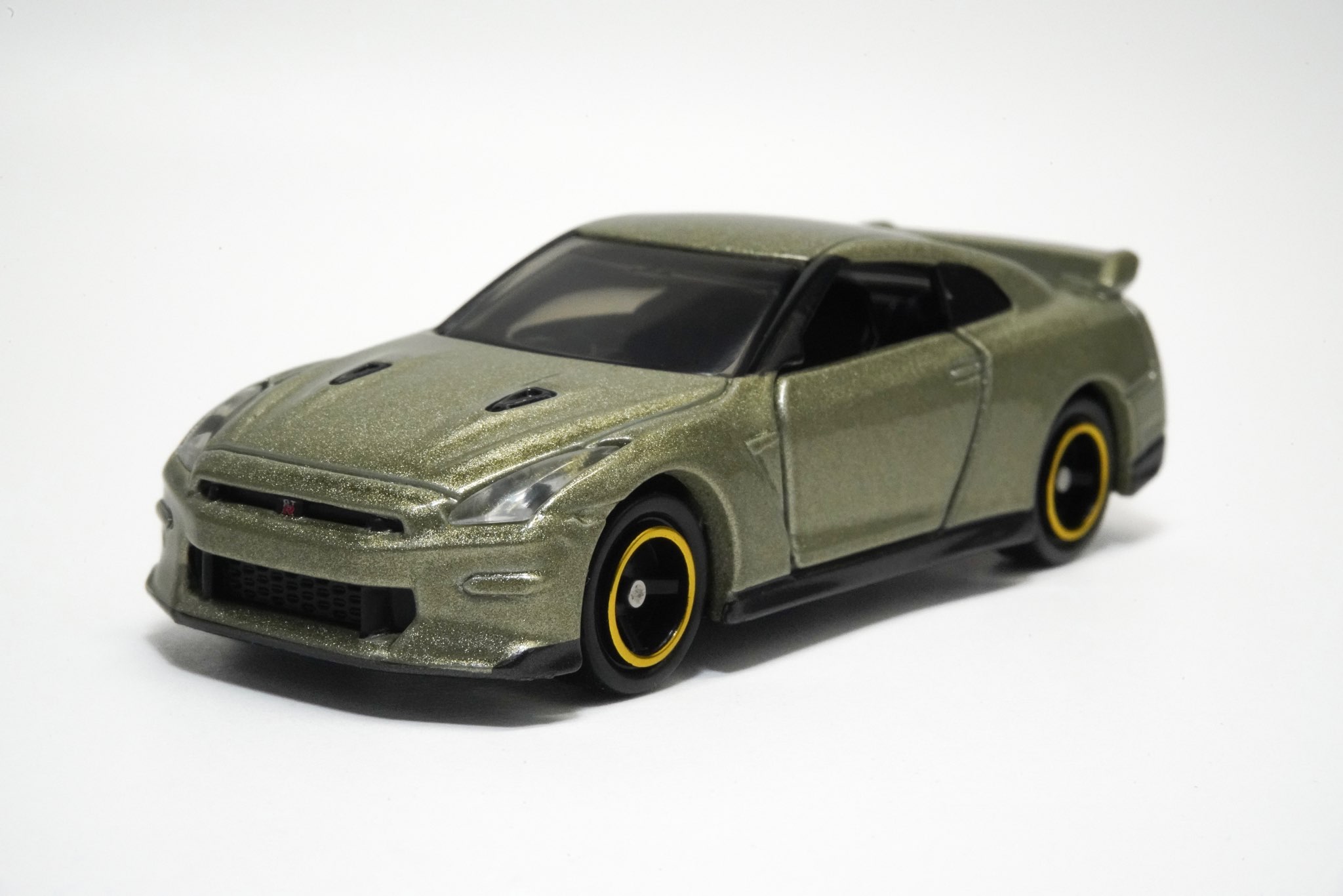 No.23 日産 NISSAN GT-R(初回特別仕様) : トミカ探求日記