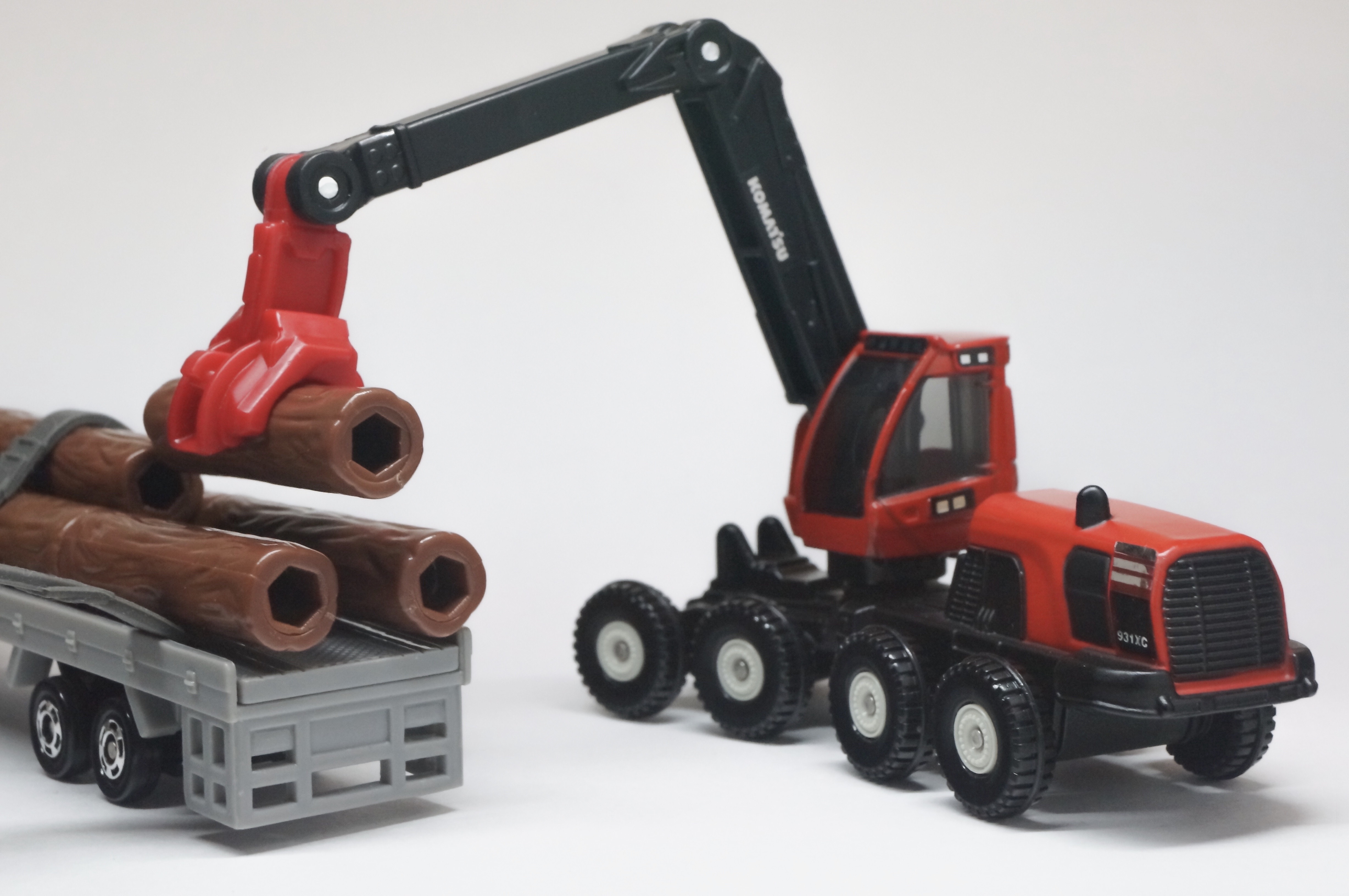 No.136 コマツ ハーベスタ 931XC : トミカ探求日記