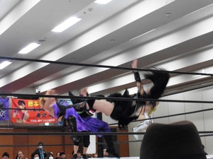 志田光 & 山下りな vs 豊田真奈美 & 希月あおい (12)