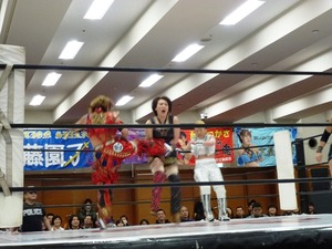 尾崎魔弓&桜花由美&雪妃魔矢 vs 加藤園子&AKINO&花月 (17)