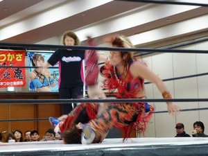 尾崎魔弓&桜花由美&雪妃魔矢 vs 加藤園子&AKINO&花月 (18)