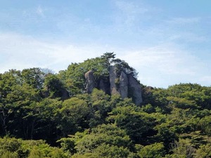 小倉山の奇岩 (1)