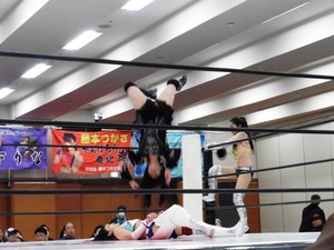 志田光 & 山下りな vs 豊田真奈美 & 希月あおい (13)