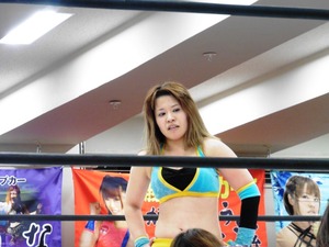 大畠美咲 vs 春日萌花 (9)