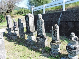 柏原の宝篋印塔 (2)