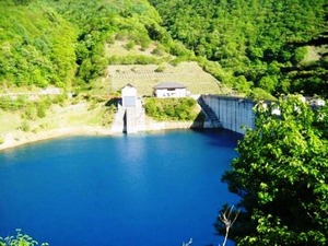 四万湖ダム