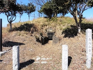 巌穴山古墳 (2)