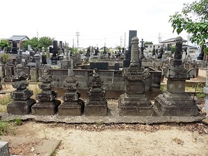 大聖寺墓地の宝篋印塔 (1)