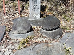 不入の蔵骨器 (2)