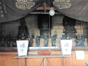 堀下の仏像群 (2)