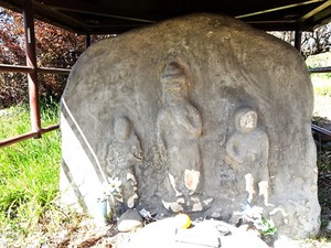 一石観音三尊・石造薬師如来 (2)