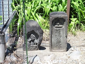 下正六の石橋供養塔