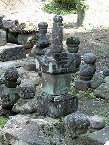 井上家墓地の宝篋印塔 (3)