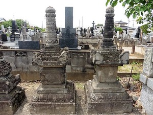 大聖寺墓地の宝篋印塔 (2)