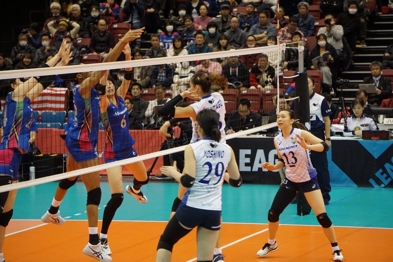 Weekly Volleyball V-league V-1ファイナル8/V-2ファイナル6開幕戦 : 彼女はバレーボーラー