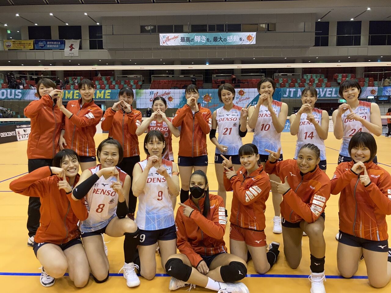 DENSO  女子バレー  エロ バレーボール夜話 Vol. 東レ連勝、追撃体制へ / 春高組み合わせ決まる : 彼女はバレーボーラー