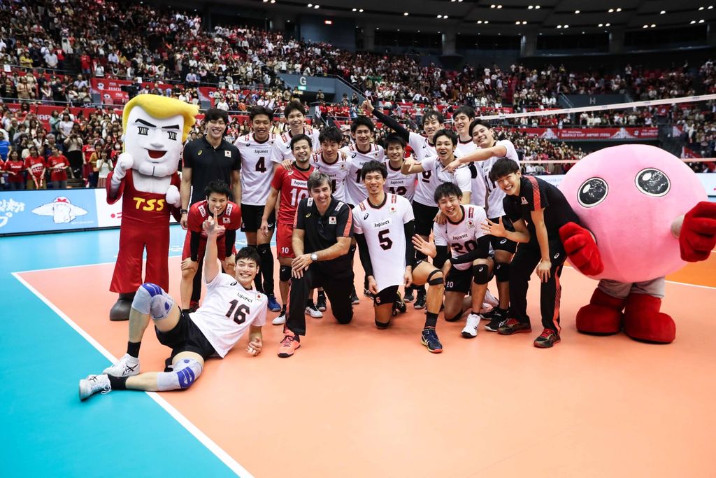 TeamJapancelebrateaftertheirvictory
