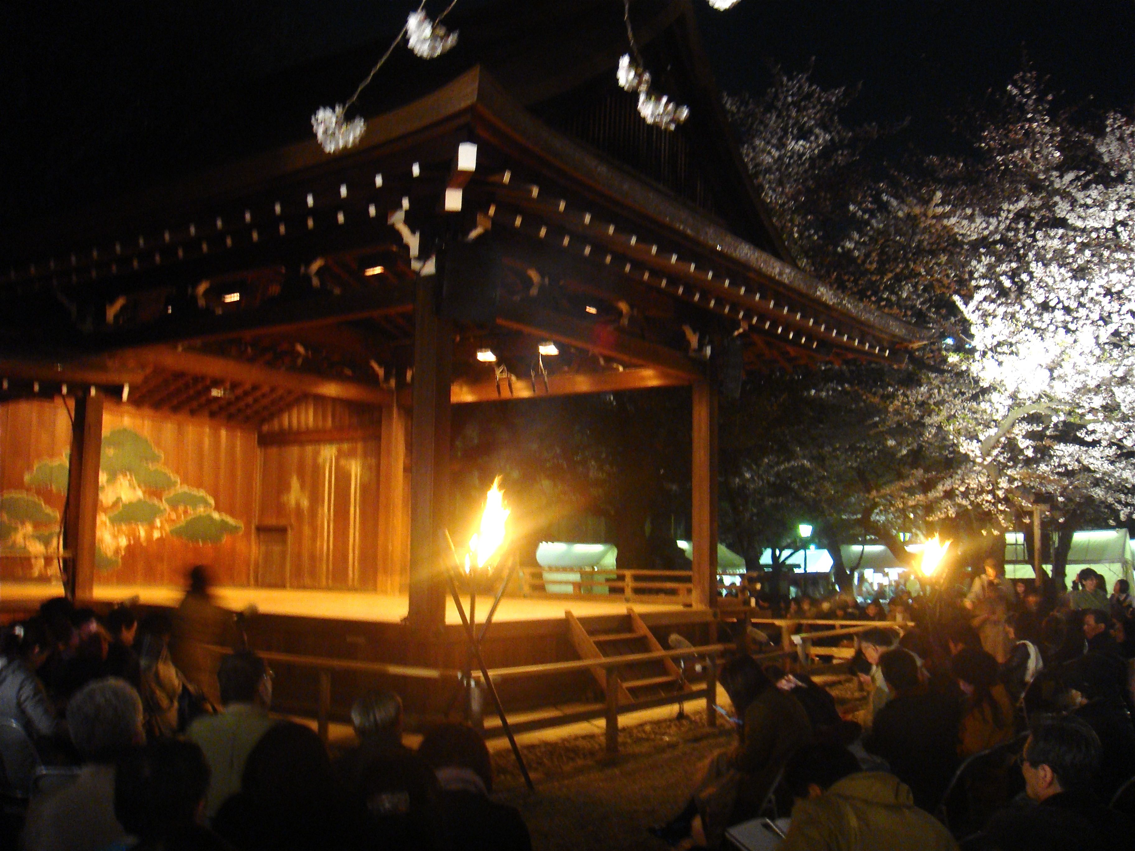 靖国神社 夜桜能 物語 の置き所とf岡式消失点