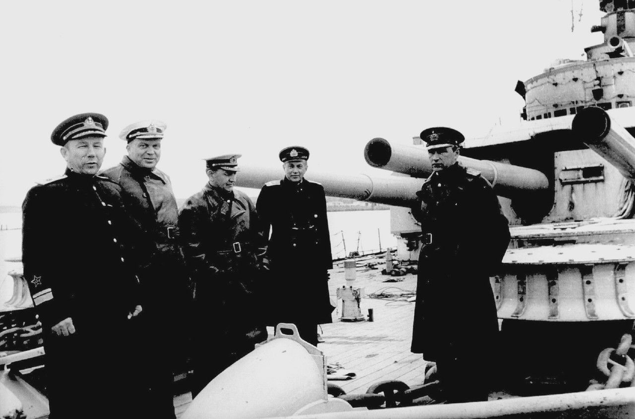 ソ連海軍の手に落ちた独ポケット戦艦リュッツォウ(ドイッチュラント