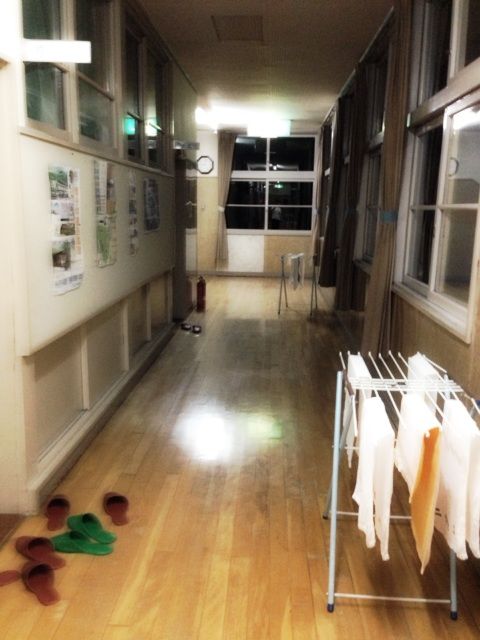小学校の廃校に泊まる 檜原自然の家 チキチキ かいちゃん モモ 小学校の廃校に泊まる 檜原自然の家 チキチキ かいちゃん モモ