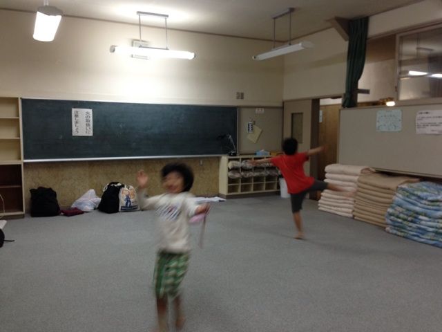 小学校の廃校に泊まる 檜原自然の家 チキチキ かいちゃん モモ 小学校の廃校に泊まる 檜原自然の家 チキチキ かいちゃん モモ