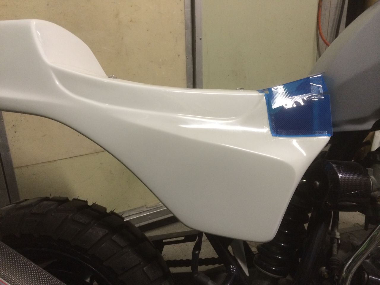 APEシートカウルワンオフ加工 : FRP屋のtime is製作ブログ