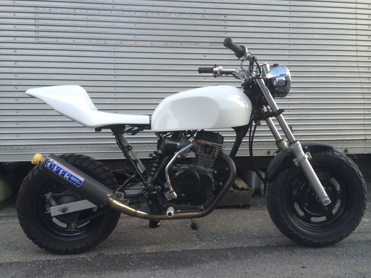 エイプ50 スペンサーレプリカ シートカウル APE(エイプ)50⁄100用DAMAGE