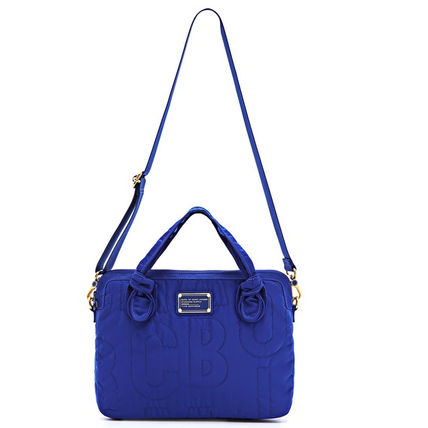Marc By Marc Jacobs マークバイマークジェイコブス 13インチ パソコンバッグ キレイなブルー 超お得な海外ブランドネットショッピング Marc By Marc Jacobs マークバイマークジェイコブス 13インチ パソコンバッグ キレイなブルー 超お得な海外ブランドネットショッピング