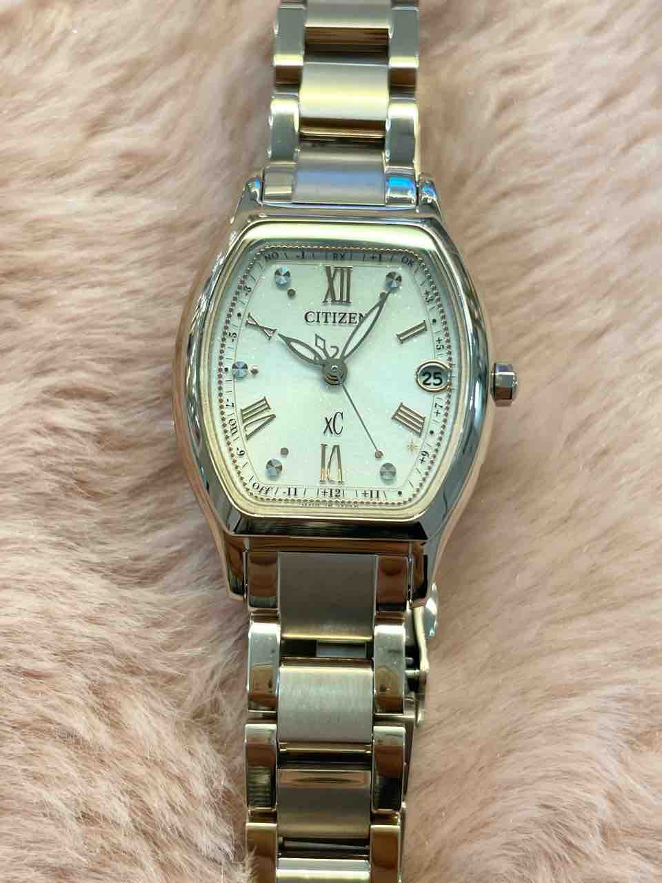 サクラ様 xC】肌に優しいサクラピンク×やわらかなラメ文字盤【ES9354-69B