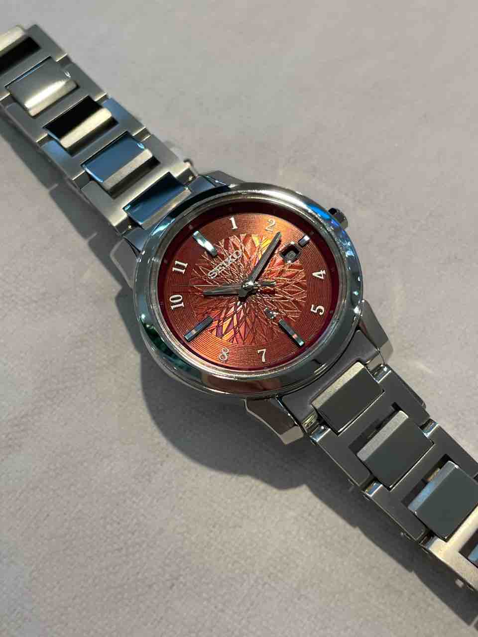 ほぼ新品 セイコールキア SSQV085 電波ソーラー レッド 赤色 新品】SEIKO セイコー LUKIA ルキア SSQV085 ソーラー電波