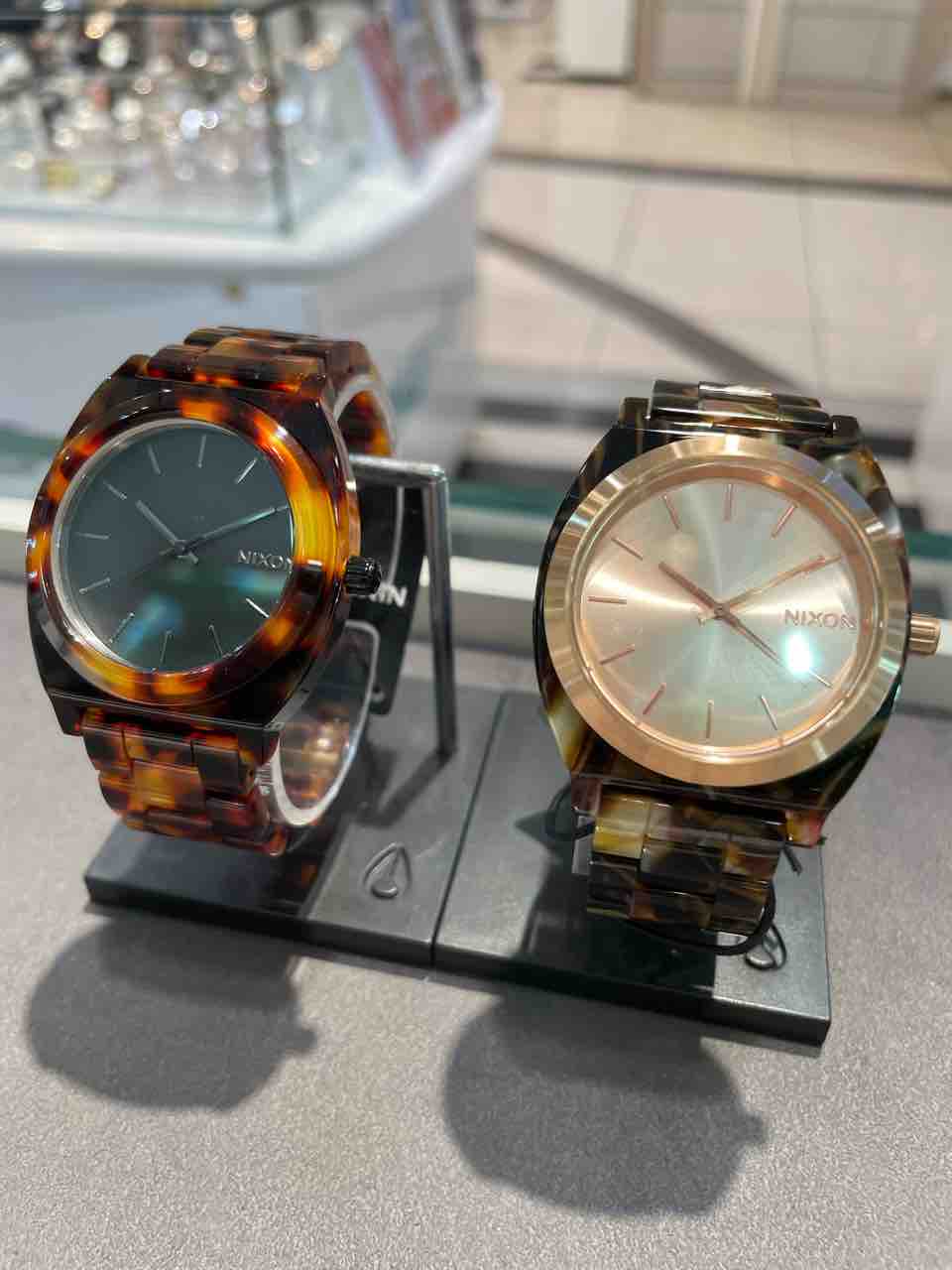 NIXON】艶感たっぷり!秋に大活躍なべっ甲柄モデル!【A327-646 NIXON】艶感たっぷり!秋に大活躍なべっ甲柄モデル!【A327-646