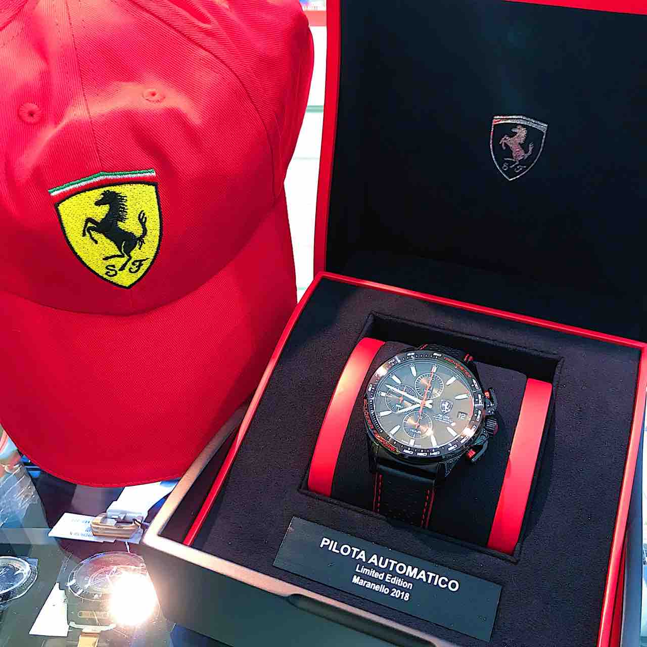 珍しい」オシャレなフェラーリの腕時計. Ferrari watch 予価2億4700万 
