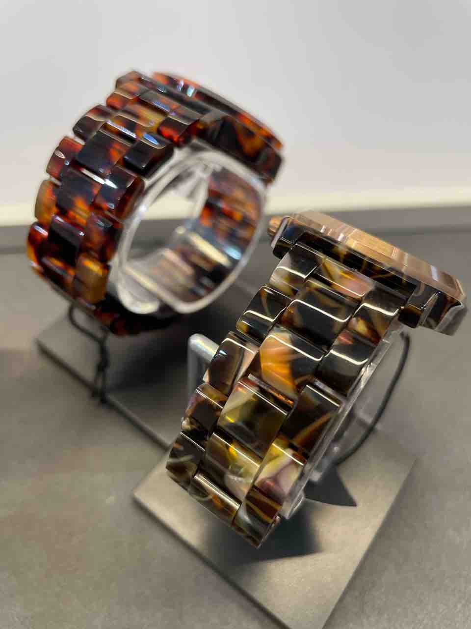 NIXON】艶感たっぷり!秋に大活躍なべっ甲柄モデル!【A327-646 NIXON】艶感たっぷり!秋に大活躍なべっ甲柄モデル!【A327-646