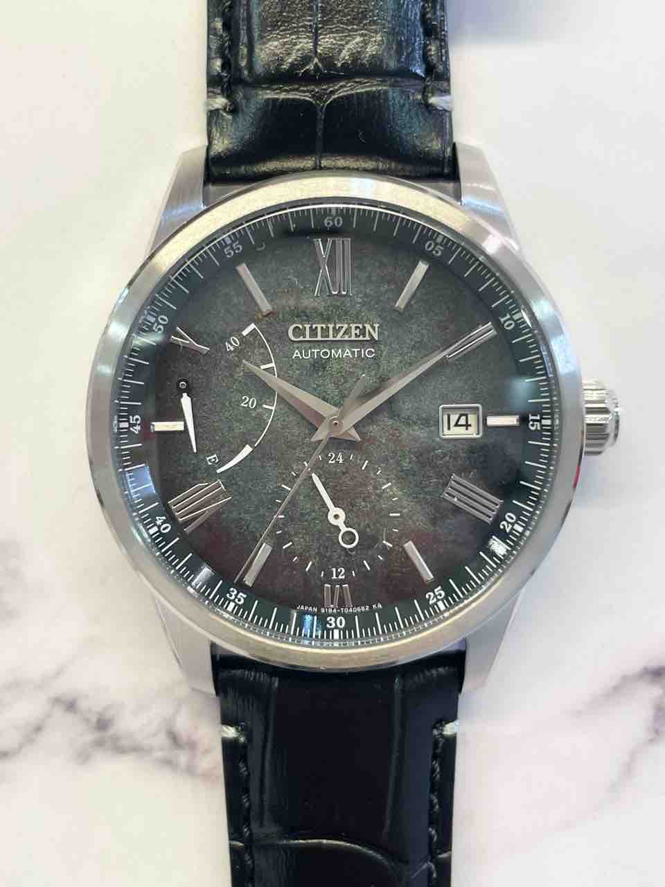 CITIZEN】銀箔漆文字板の自動巻き腕時計【NB3020-16W CITIZEN】銀箔漆文字板の自動巻き腕時計【NB3020-16W