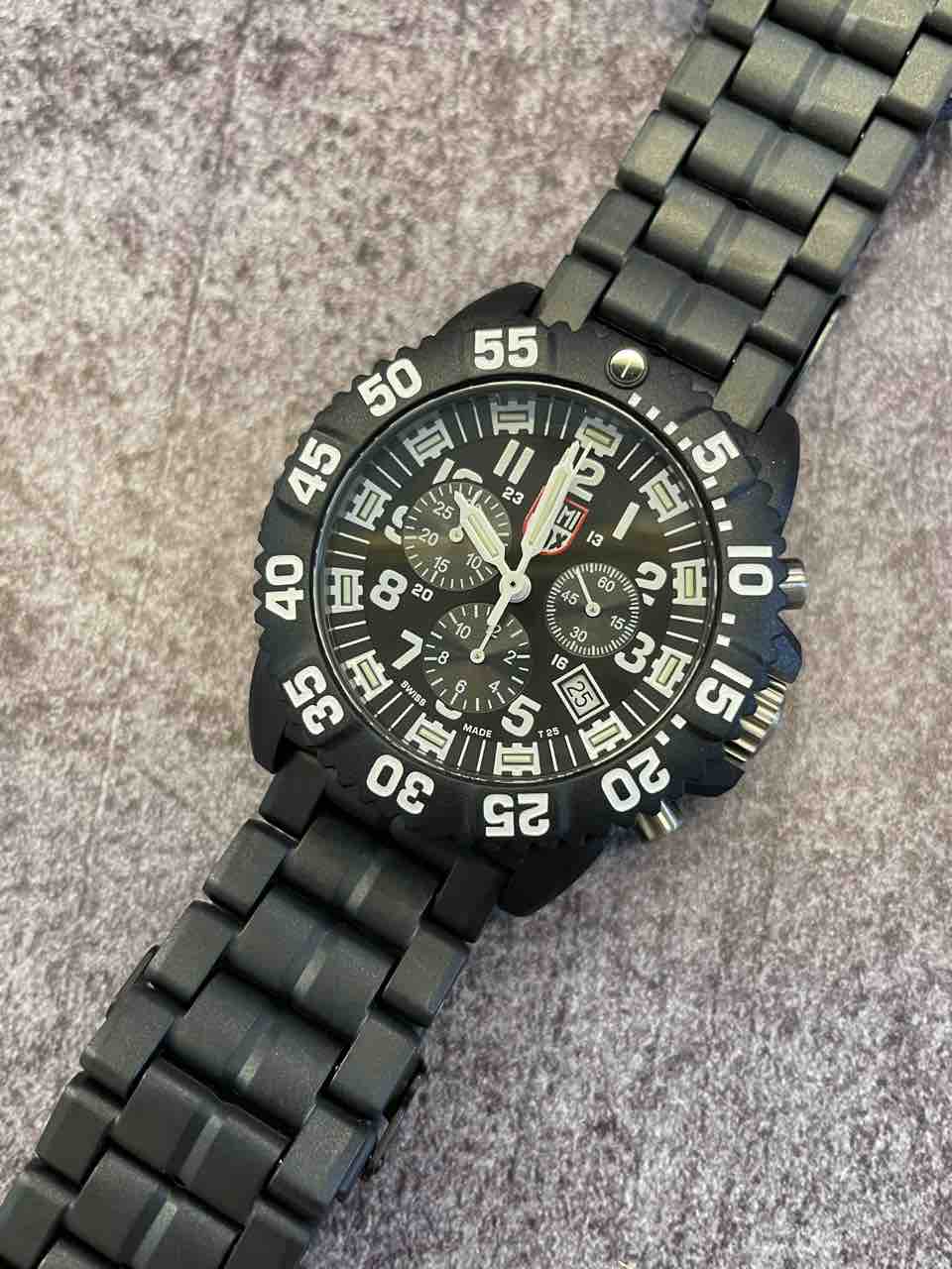 LUMINOX】カーボン製ベルトで軽いつけ心地!【XS.3080.L LUMINOX】カーボン製ベルトで軽いつけ心地!【XS.3080.L