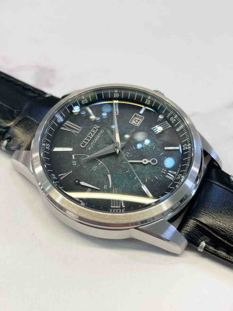 CITIZEN】銀箔漆文字板の自動巻き腕時計【NB3020-16W CITIZEN】銀箔漆文字板の自動巻き腕時計【NB3020-16W