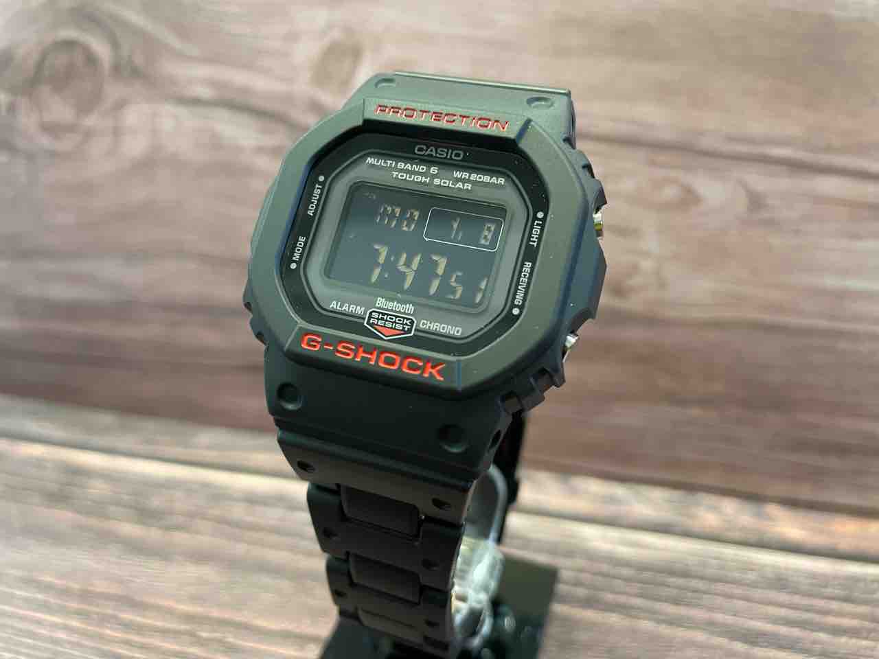 G-SHOCK】赤と黒の王道の組み合わせがカッコいい!【GW-B5600HR G-SHOCK】赤と黒の王道の組み合わせがカッコいい!【GW-B5600HR