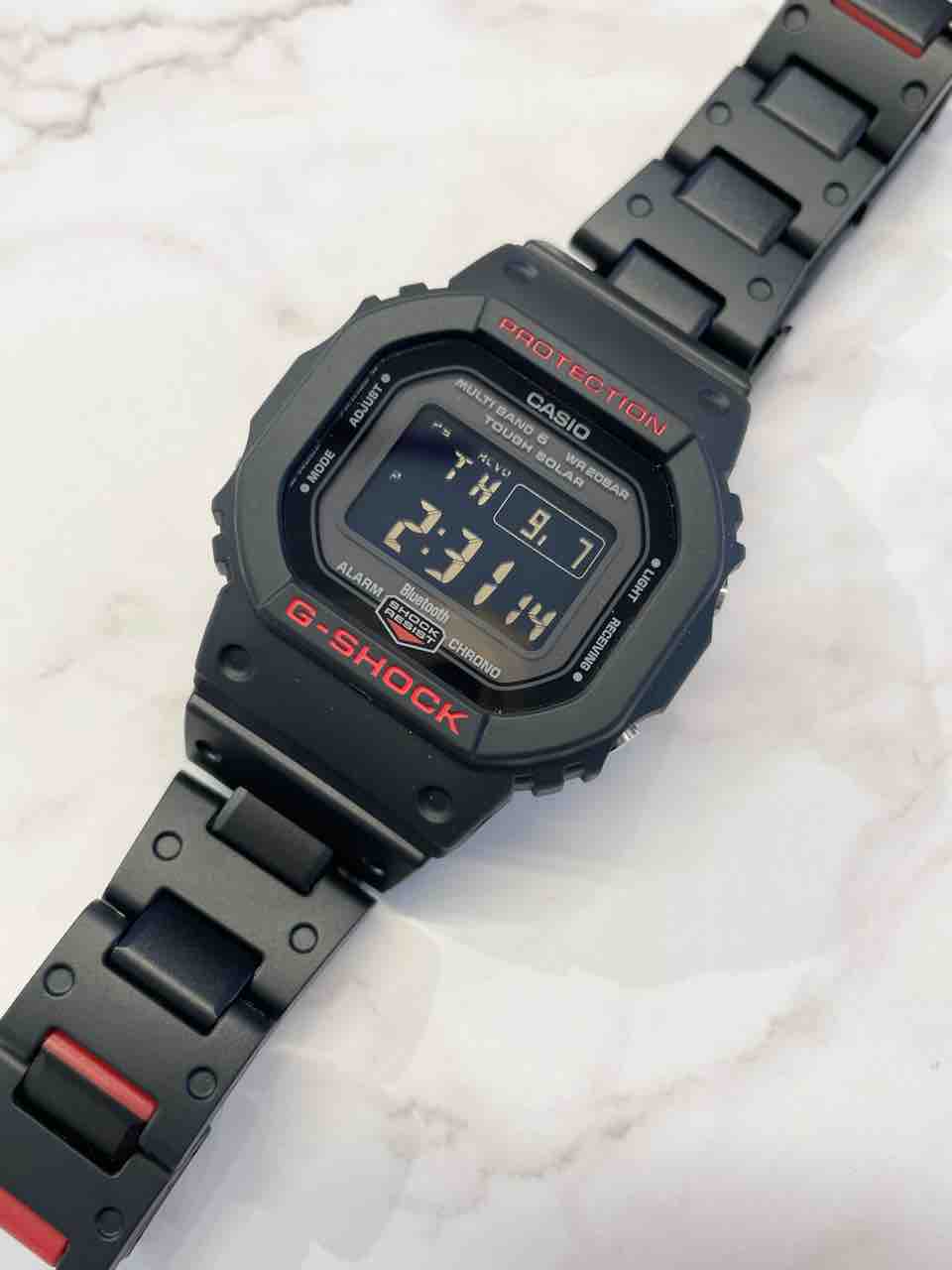 G-SHOCK】進化し続けるスクエアデザイン【GW-B5600HR-1JF】 : タイムズ