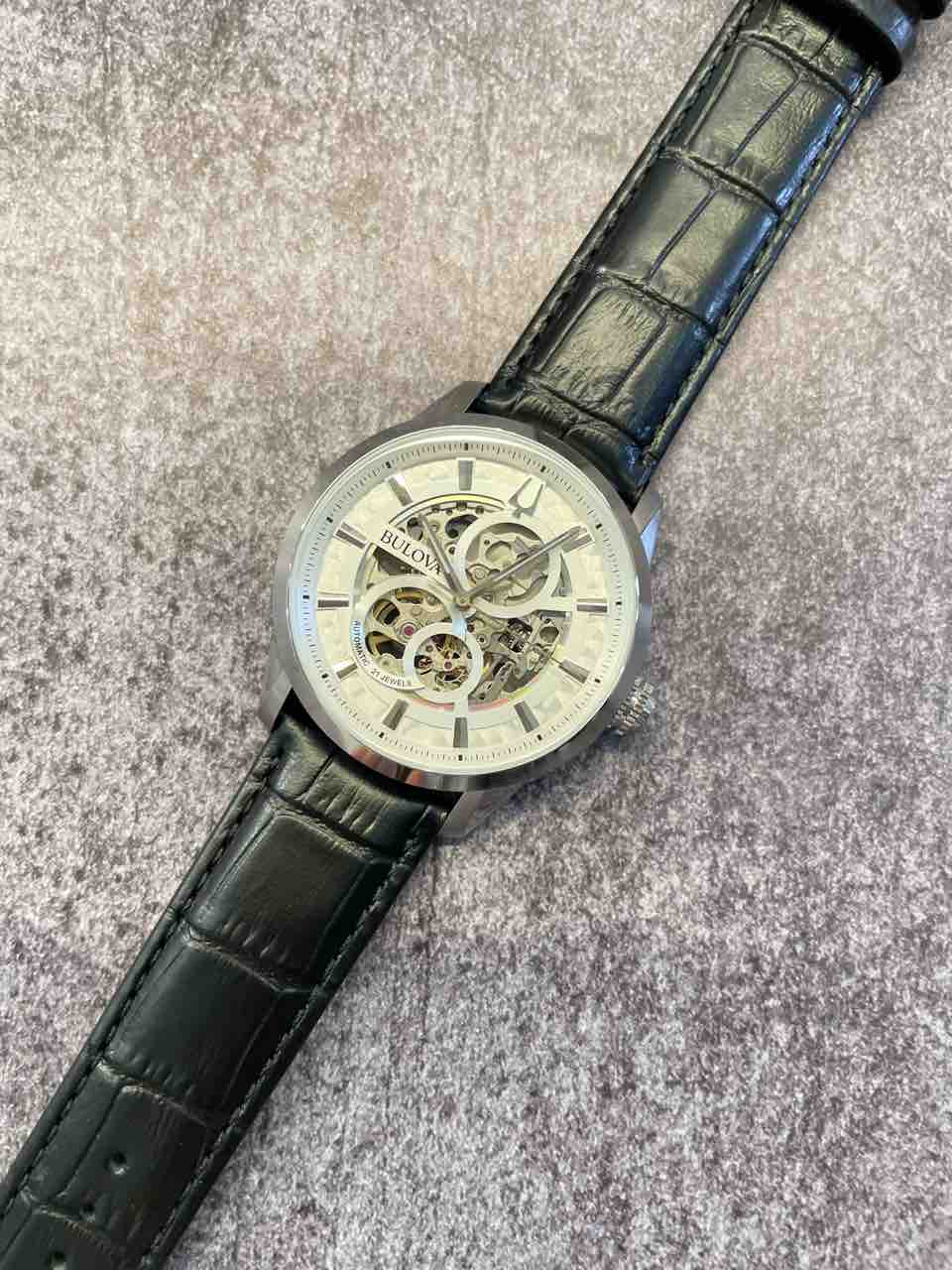 BULOVA】美しいペルラージュ仕上げのスケルトンモデル【96A266