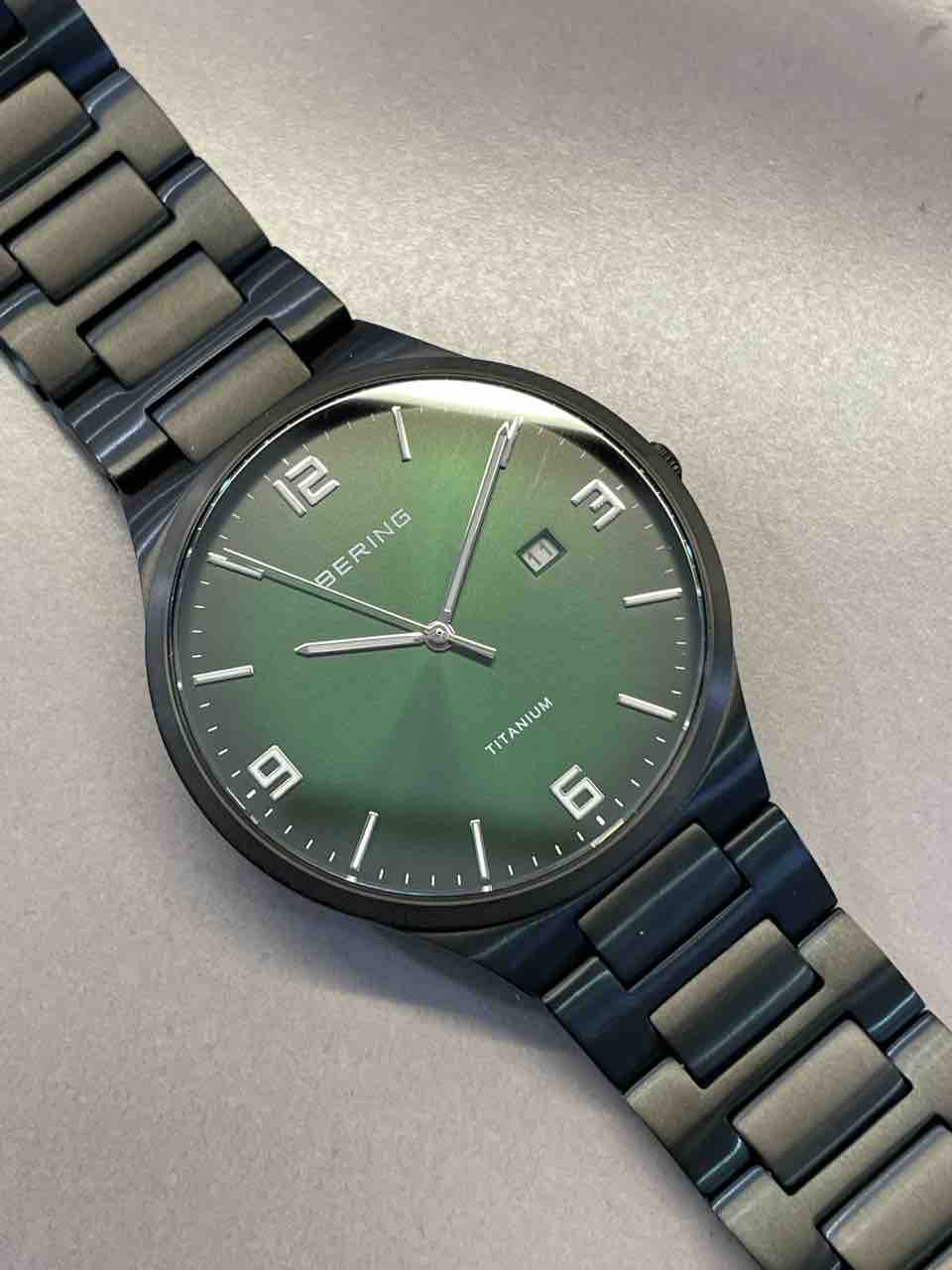 Bering】新品 チタンコレクション 腕時計(グリーン) 15240-728 【公式