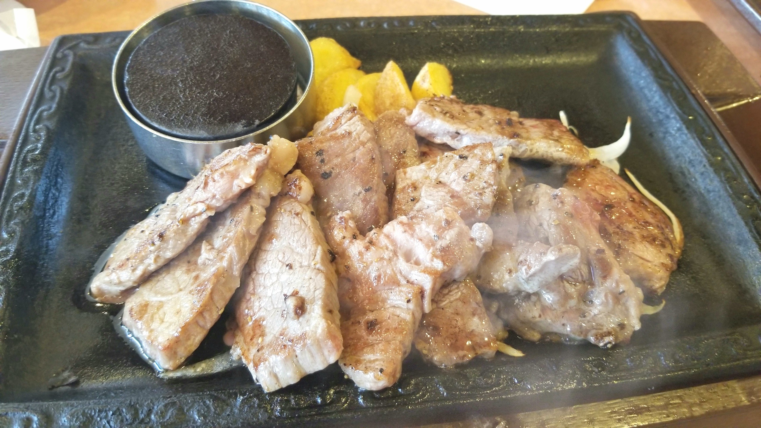 愛媛県松山市グルメランチおいしいステーキガストサラダバイキング