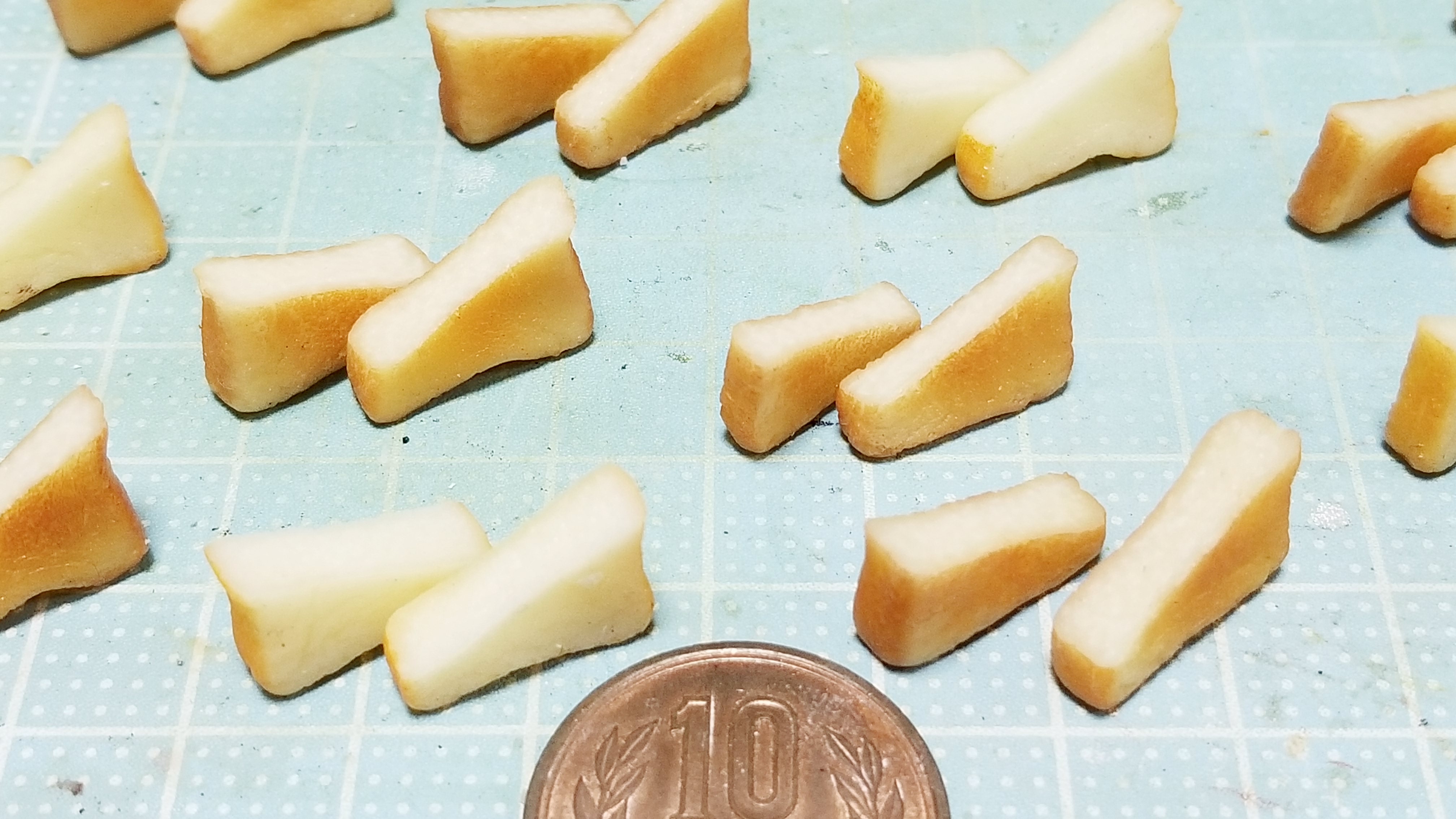 ミニチュア本物みたいな食パン小物おもちゃ食品サンプルリアルな世界