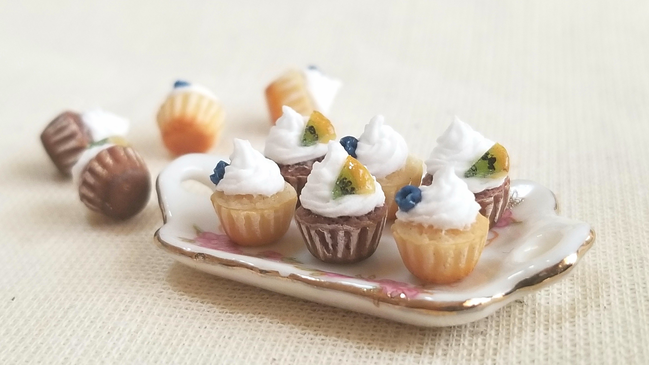 ちびカップケーキ,ミニチュアフード,樹脂粘土,フェイクスイーツ