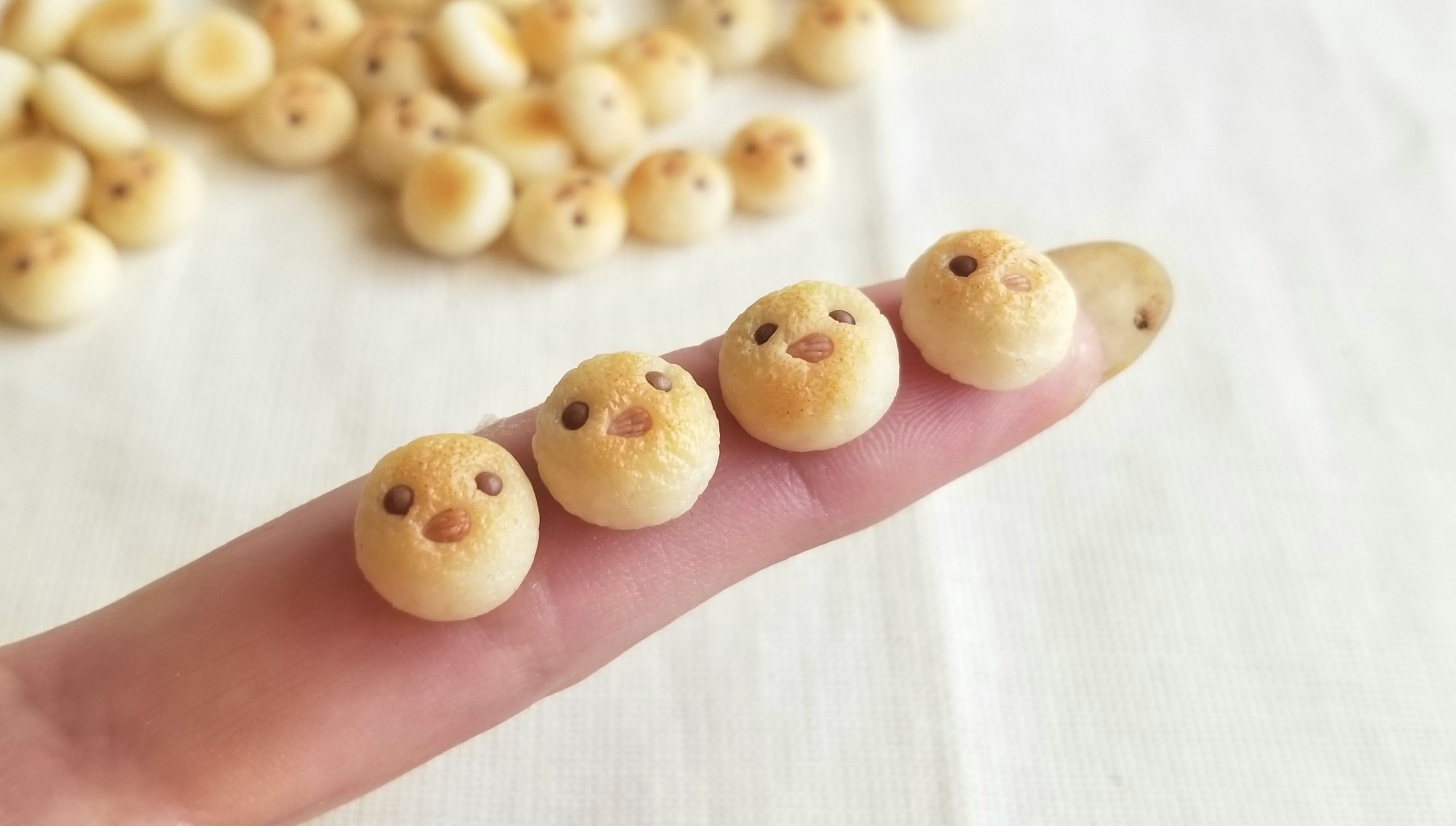 小さい可愛いひよこのぴよパン,樹脂粘土,ミニチュアフード,フェイク