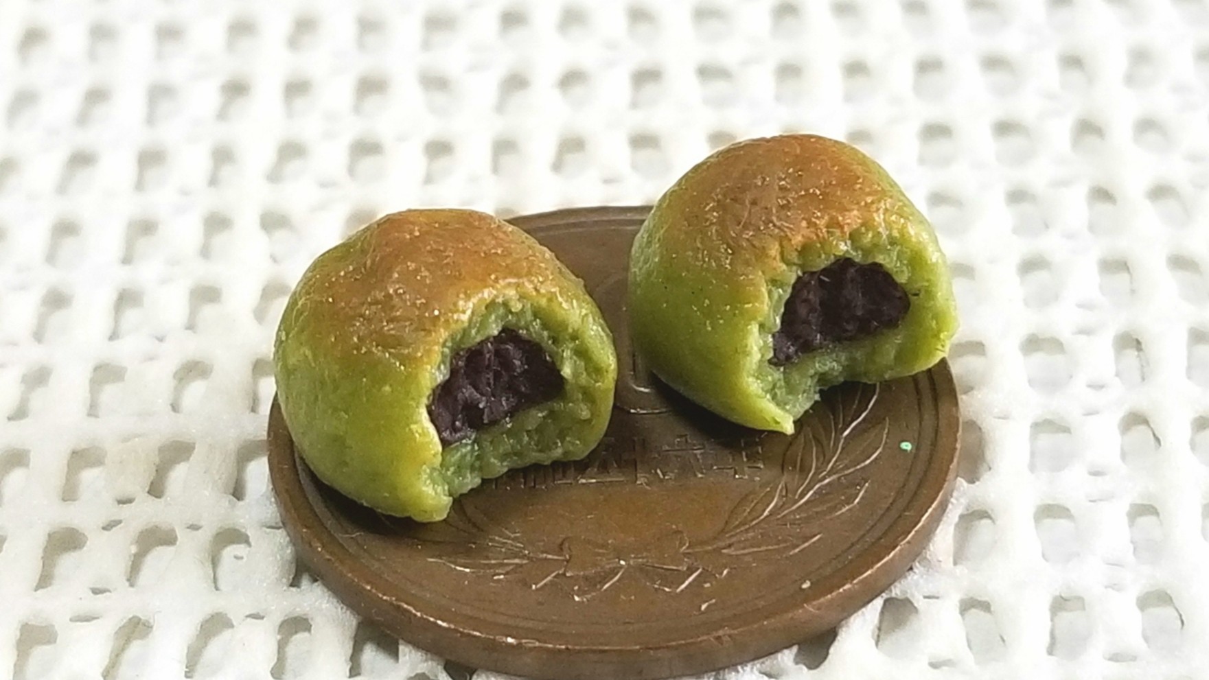 ミニチュアフード,よもぎあんぱん,有名なパン屋の,かじりかけ,ウマい